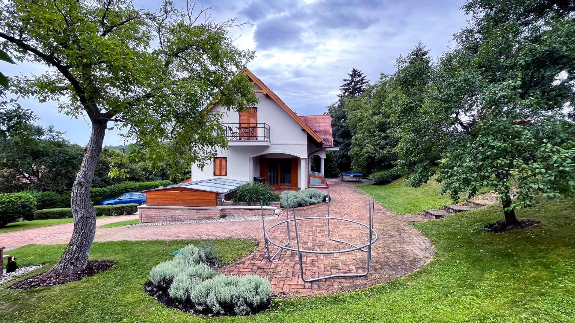 Ozkut Apartmanhaz Olmod Экстерьер фото