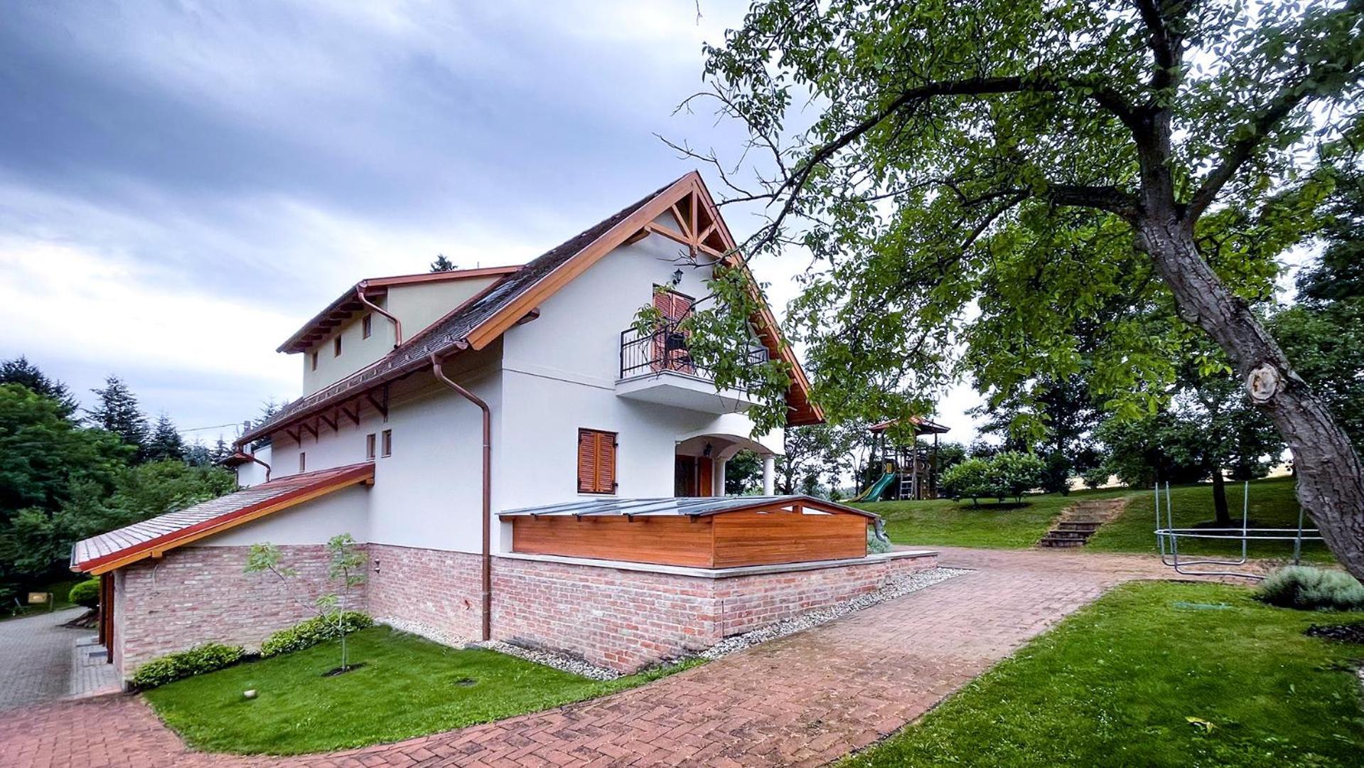 Ozkut Apartmanhaz Olmod Экстерьер фото