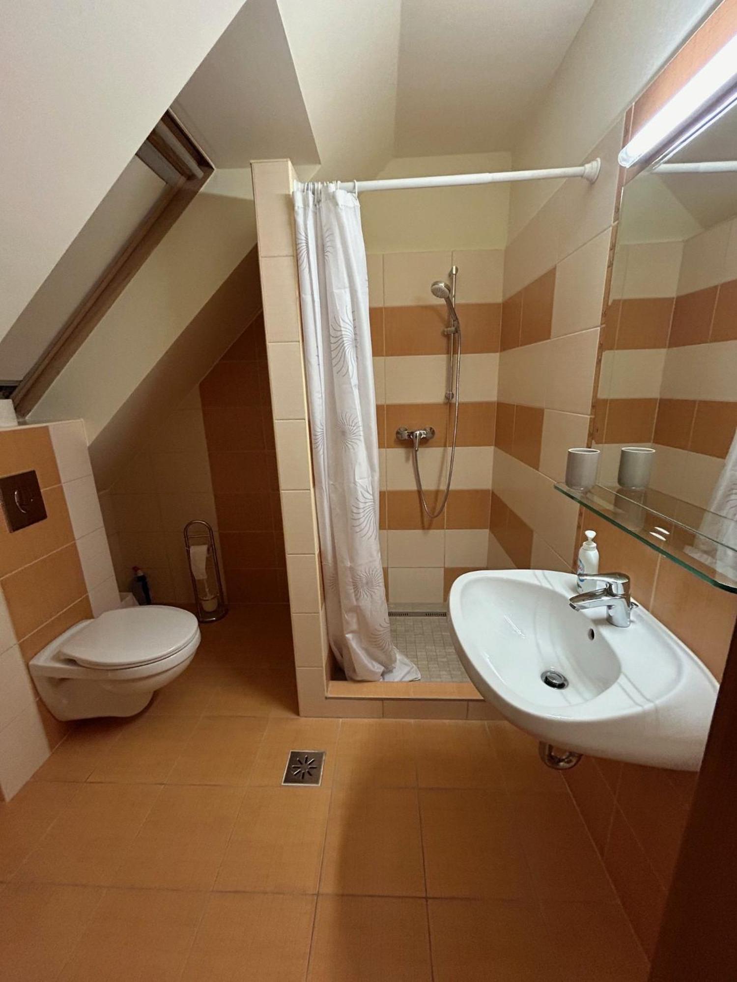 Ozkut Apartmanhaz Olmod Экстерьер фото